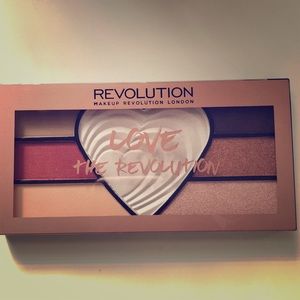 Makeup REVOLUTION eyeshadow & highlighter palette